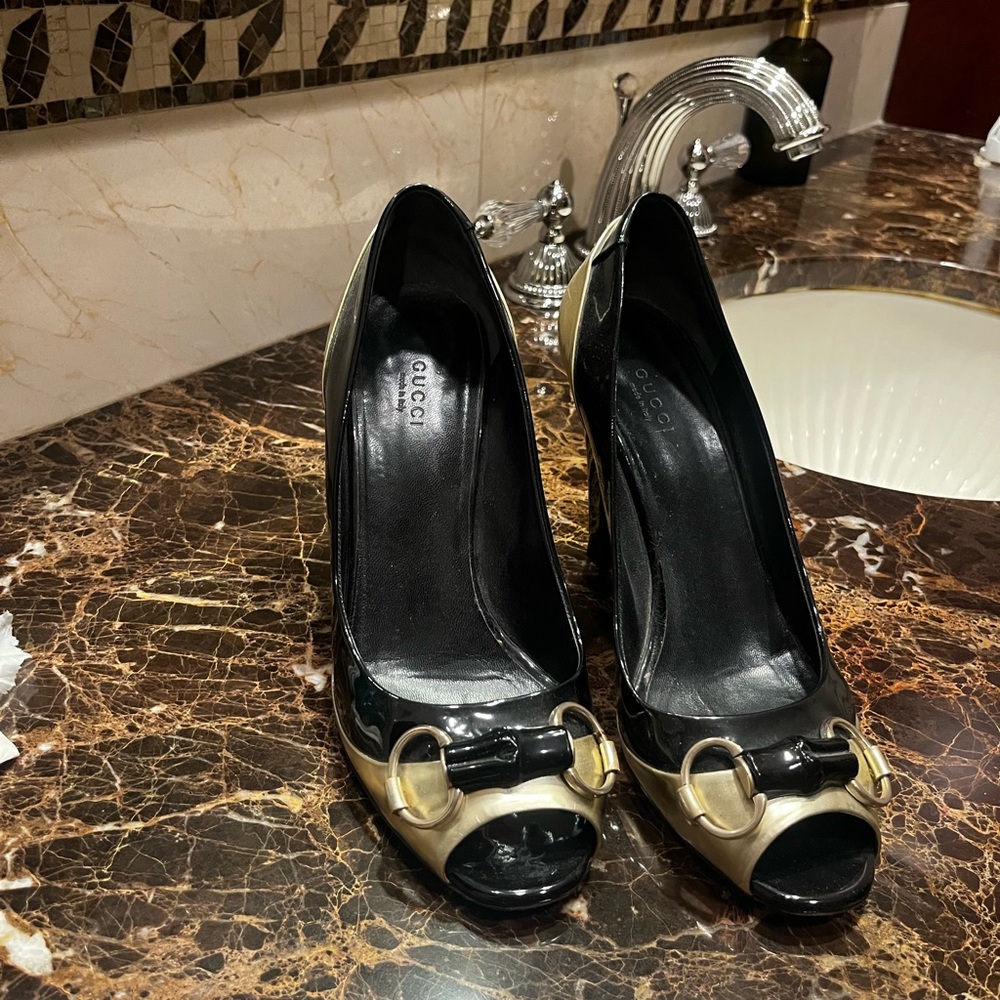Vintage Gucci Black and Gold Open Toe Heels Sz 9